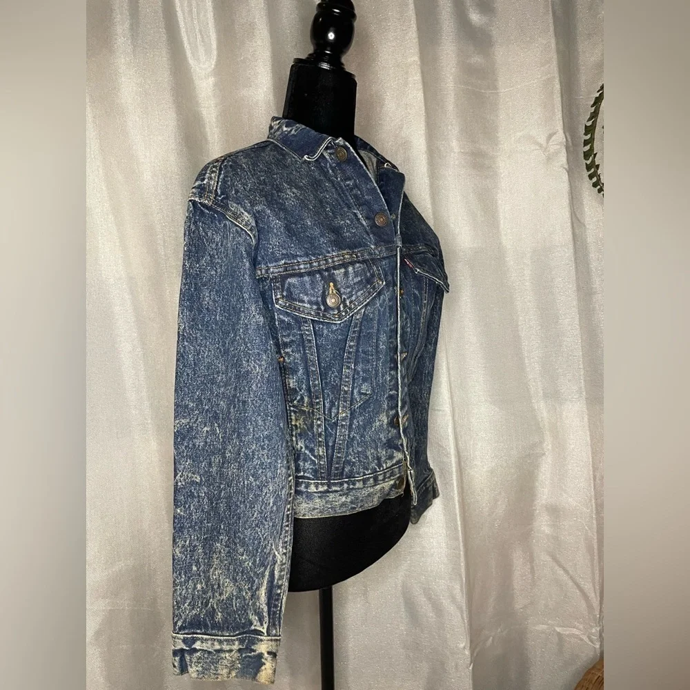 Vintage Women’s 80's Levi's Acid Wash Denim Trucker Jacket,  4 Pockets- Size L   - Picture 8 of 9